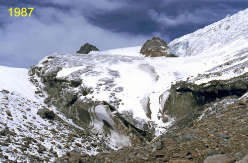 Der sich über die Schwarzwandzunge schiebende Sexenjochstrom 1987     (Foto M. Weber)